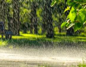 IMGW ostrzega przed intensywnymi opadami deszczu i burzami z gradem. Prognoza pogody na niedziel 29 sierpnia