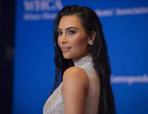 Kim Kardashian na wakacjach. Gwiazda pozuje w seksownym stroju FOTO