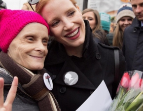 Jessica Chastain w Polsce. Hollywoodzka gwiazda protestuje z Polkami