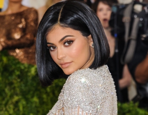 Kylie Jenner miao wygina ciao w stroju kpielowym. Nagranie trafio do sieci