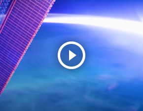 Zorza polarna widziana z kosmosu. Astronauta pochwali si niesamowitym widokiem z pracy WIDEO