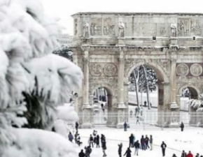 Zima wywoaa atak paniki! Biay puch spowodowa chaos w Rzymie