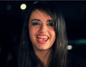 Odmieniona Rebecca Black wrcia! Wystpia w programie muzycznym i zachwycia publiczno