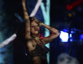 Rihanna wcielia si w striptizerk-kosmitk