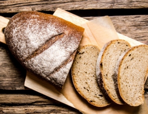 Chleb w folii to błąd? W czym trzymać pieczywo?