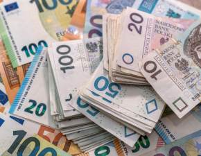 Ile kosztuje euro, dolar, frank, funt i rubel? Kurs walut, 11.03.2022