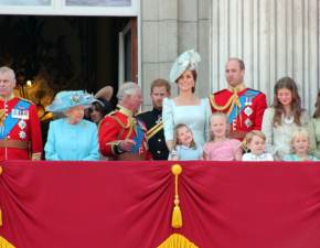 Książę George dostał od 6-letniej wielbicielki zaproszenie na urodziny. Odpowiedziała sama księżna Kate