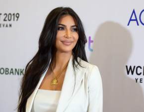 Urodzinowa Kim Kardashian. Gwiazda zapozowaa w przewitujcej sukni FOTO