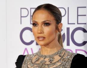 Jennifer Lopez w skpej kreacji bez bielizny. 53-latka odsonia zbyt wiele? FOTO