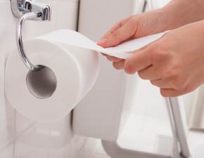 Wieszasz papier toaletowy od zewntrz czy od wewntrz? To zdradza twoje cechy! 