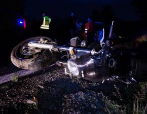 Tragedia w Stępinie. Motocyklista wpadł na metalowy łańcuch. Nie żyje