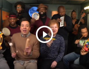 Ed Sheeran zagra Shape of You na szkolnych instrumentach z Jimmym Fallonem i The Roots!