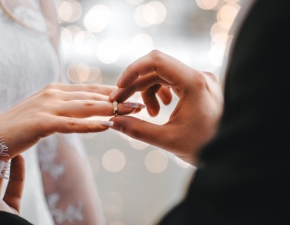 Koronawirus w Polsce. Śluby i wesela mogą się odbywać? Będą nowe przepisy 