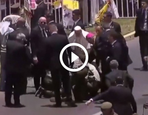 Papie Franciszek rusza na ratunek policjantce. Jego gest zachwyca! 
