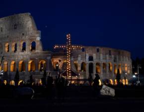 Wielki Piątek 2022. Droga Krzyżowa w Watykanie. Gdzie oglądać? Transmisja w TV i online