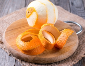 Skórki z cytrusów. Jak wykorzystać skórki pomarańczy, cytryn i mandarynek? 