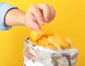 Nastolatek zjad jednego chipsa i zmar. Chopak bra udzia w internetowym wyzwaniu