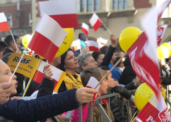 śpiewanie Na Rynku W Krakowie 11 Listopada www.rmf.fm