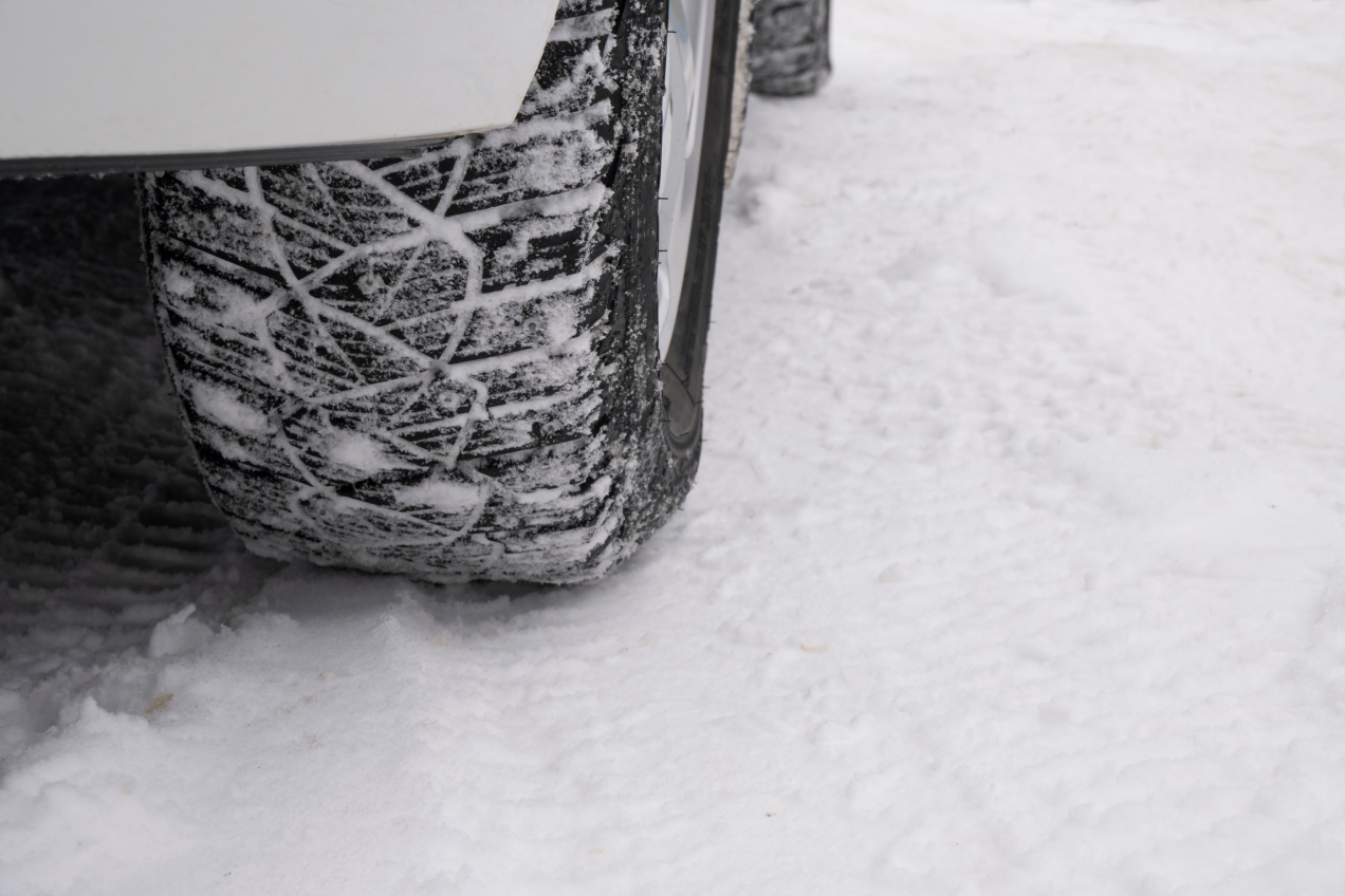 Opony zimowe czy całoroczne? Niemiecki ranking opon: produkty z Polski w czołówce