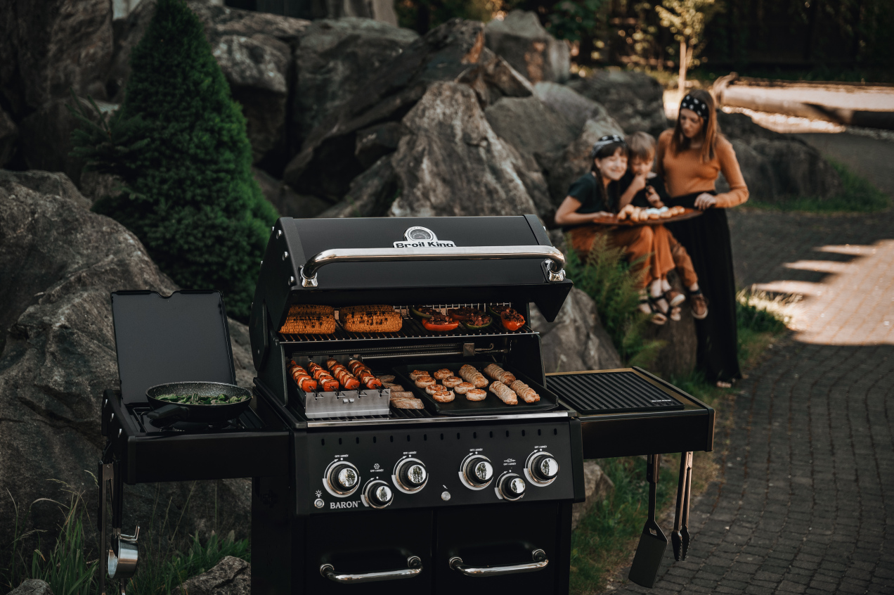 Koniec z nudnym grillowaniem: 5 akcesoriów Broil King, które zmienią Twoje weekendowe BBQ