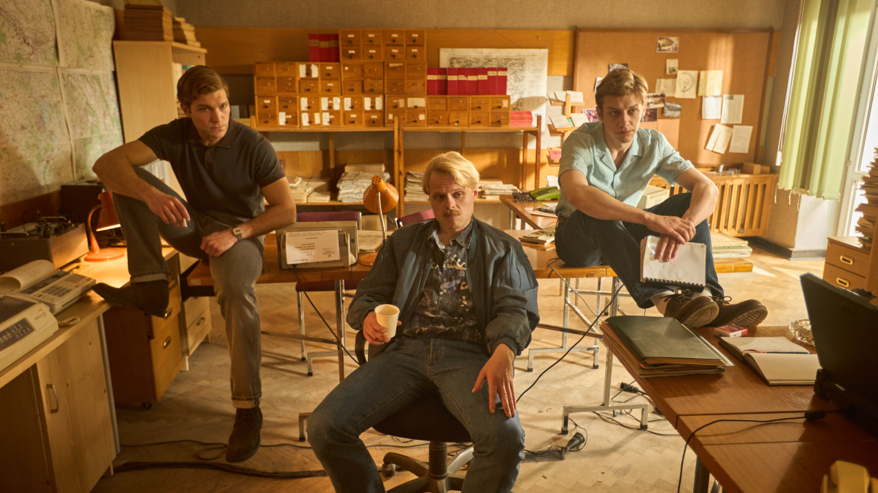 8 marca o 20:25 warto być przed telewizorem. Premiera „Wojny zastępczej” przeniesie nas w mroczne lata 90.