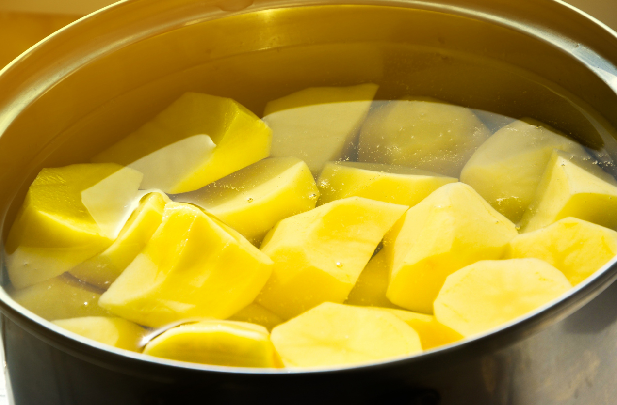 Zostały ci ziemniaki z obiadu? Sprawdź, jak zamienić je w pyszne dania w kilka minut