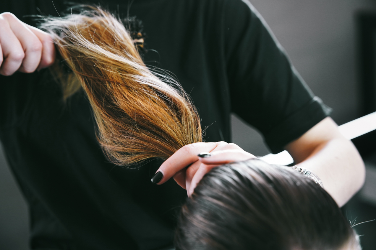 Myślisz, iż jesteś miły u fryzjera? Te 9 zachowań doprowadza stylistów do szału