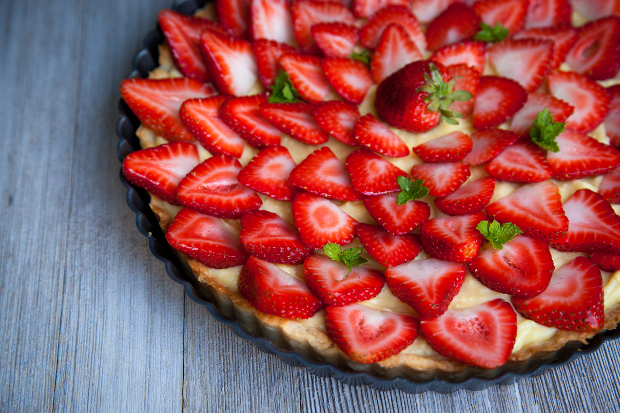Tarta z truskawkami jak z najlepszej cukierni. Przepis Ani Starmach