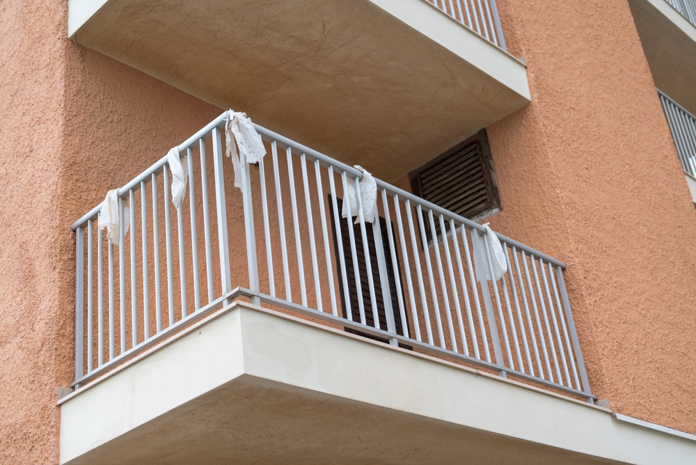 Wywiesiłam siatkę na balkonie. Sąsiedzi pukali się po głowach. Teraz zrobili to samo