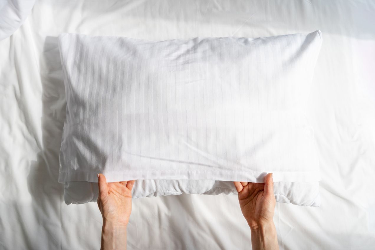 Zrób to zamiast wietrzenia. Poduszka jak nowa po 30 minutach