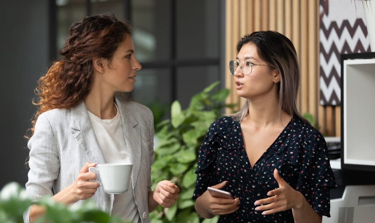 Dlaczego mówisz głośniej niż inni? Psychologowie wskazują kluczową cechę charakteru