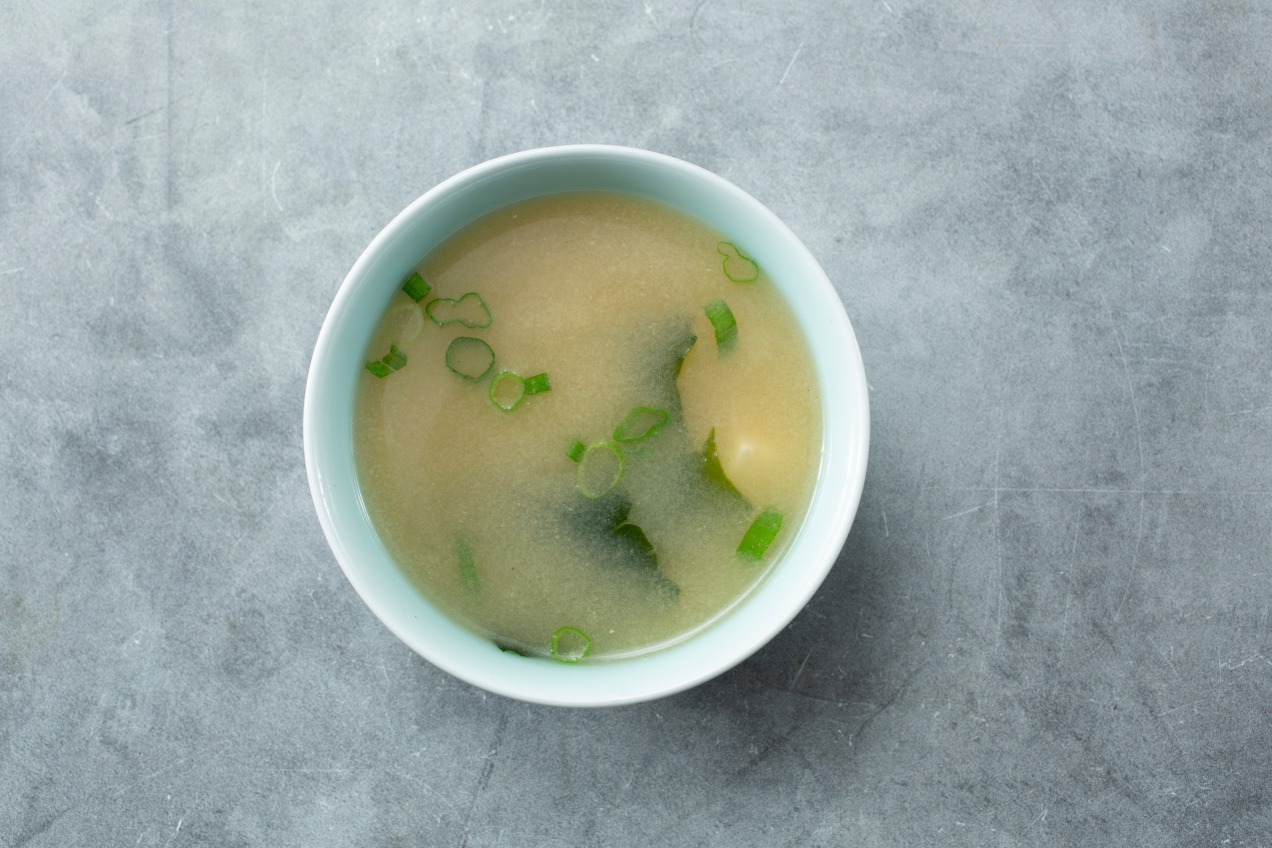 Ta zupa to prawdziwa bomba witaminowa. Dietetycy polecają ją na odporność i lepsze trawienie