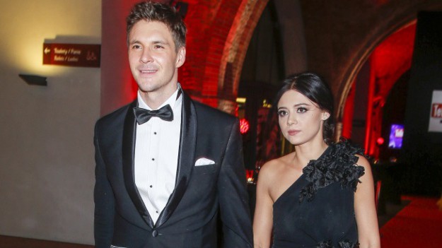 RMF Extra: Mikołaj Roznerski tuli zapłakaną Adrianę Kalską. Wiele wyjaśnia opis do zdjęcia 