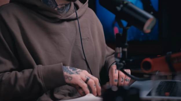 RMF Extra: Dlatego Żurnalista nie pokazuje twarzy. Już tego nie ukrywa! Jak wygląda dziś?