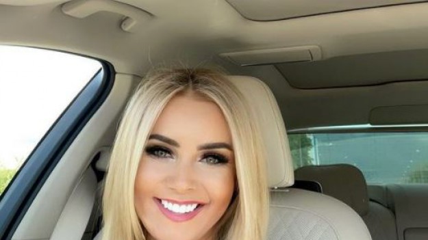 RMF Extra: Monika Chwajoł śmiało prezentuje piersi w wodzie! Gwiazda "Królowych życia" odważnie odsłania ciało [FOTO]