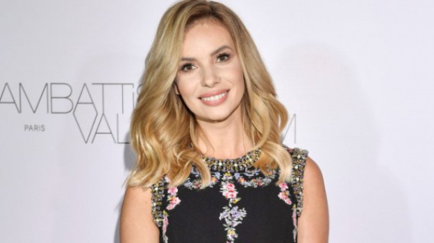 RMF Extra: Izabela Janachowska na zdjęciach z wakacji. Całą uwagę internautów skrada syn gwiazdy! "Przeuroczy"