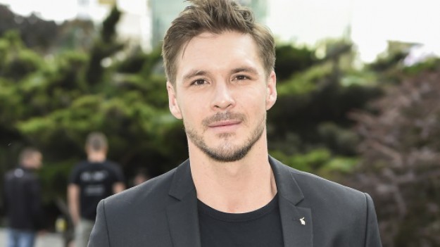 RMF Extra: Mikołaj Roznerski nie do poznania! Aktor pokazał zdjęcie sprzed 21 lat!