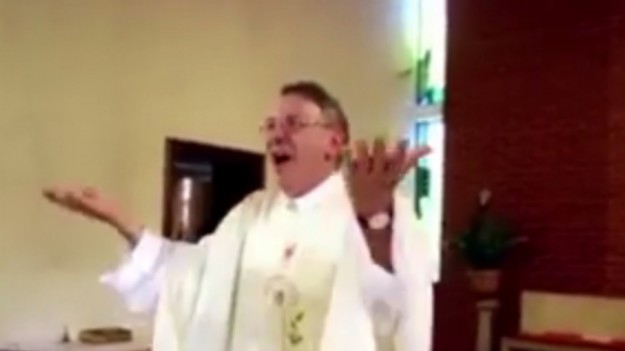 RMF Extra: Wesoły ksiądz podbija internet! 