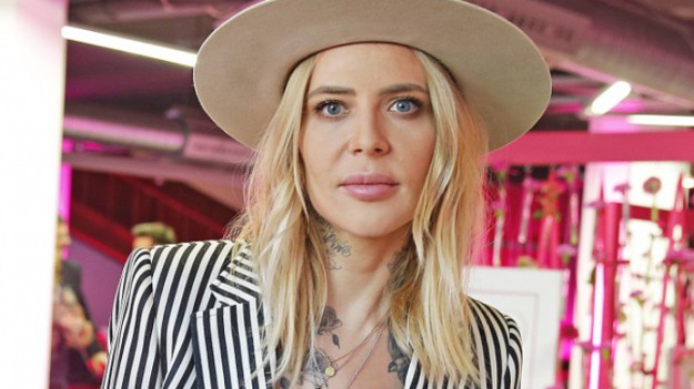 RMF Extra: Maja Sablewska z ukochanym. Muzyk pozuje nago nad basenem. "Nie wiem gdzie oczy podziać..."