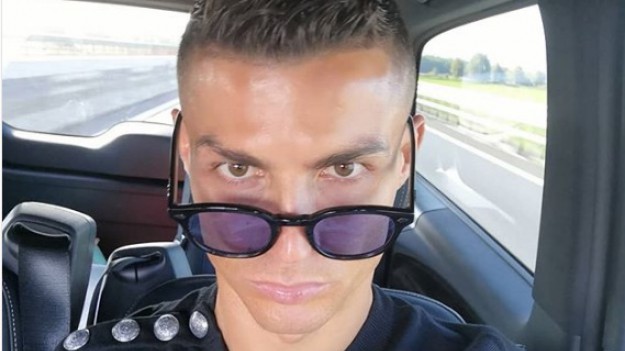 RMF Extra: Cristiano Ronaldo śpiewa w samochodzie z rodziną! Zabawny filmik z udziałem piłkarza trafił do sieci [WIDEO]