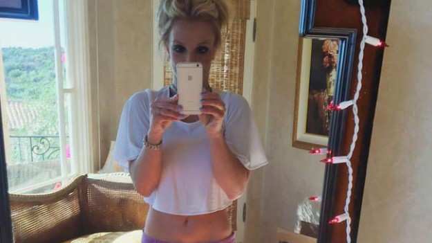 RMF Extra: Britney Spears publikuje kolejne zdjęcie w bikini. Koniec Photoshop-afery? 