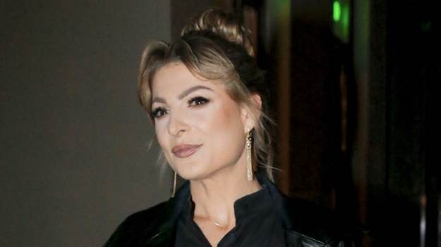 RMF Extra: Magdalena Narożna z zespołu Piękni i Młodzi odsłoniła zgrabne nogi, pozując w kreacji z prześwitami. "Jak Lady Gaga"