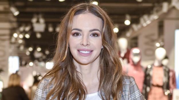 RMF Extra: Anna Wendzikowska pręży swoje ciało na rurze. Fani:"Zbieram szczękę z podłogi"