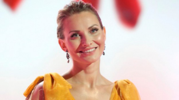 RMF Extra: Joanna Moro topless. Aktorka zapozowała w samych szortach!