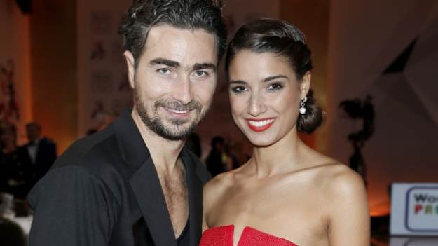 RMF Extra: Lenka Klimentová w sukni ślubnej. Tancerka pokazała romantyczne ujęcia z mężem [WIDEO]