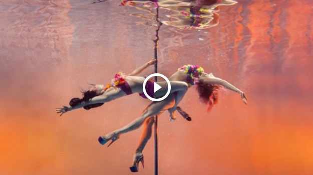 RMF Extra: Podwodny taniec na rurze. Hipnotyzujące!