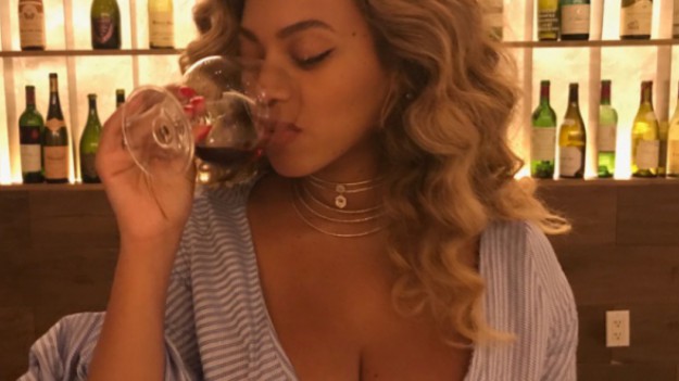 RMF Extra: Beyonce pije alkohol w trakcie karmienia piersią? Fani oburzeni