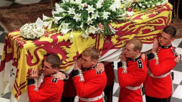 RMF Extra: 20 lat temu pożegnano księżną Dianę. Wzruszający występ Eltona Johna na pogrzebie