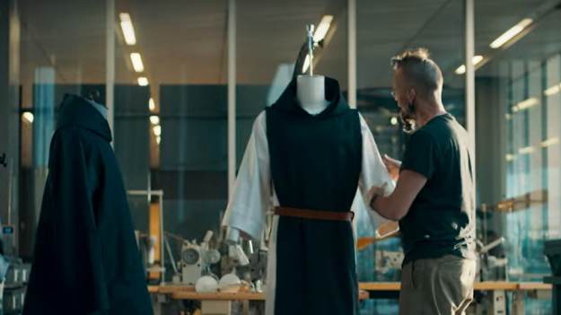 RMF Extra: Designerscy mnisi. Habity z jeansu podbijają pierwsze strony gazet