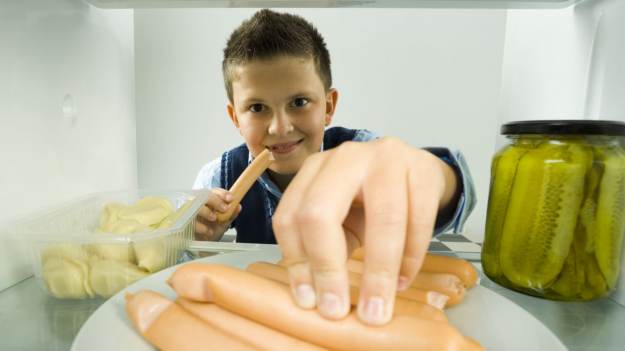 RMF Extra: Czy parówki można jeść na zimno? Eksperci wskazują jasno